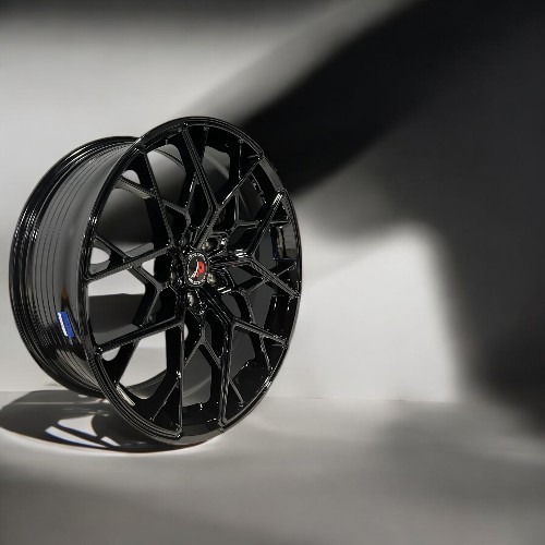 20X8.5 5X113 FLOW FORMING PISTON WHEELS P2193 CB72.6MM 35MM GLOSS BLACK